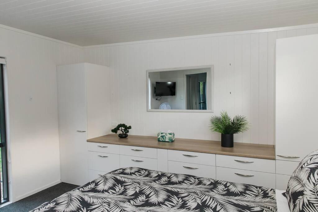 Bombay Hills Modern Retreat Apartment Auckland Exterior photo