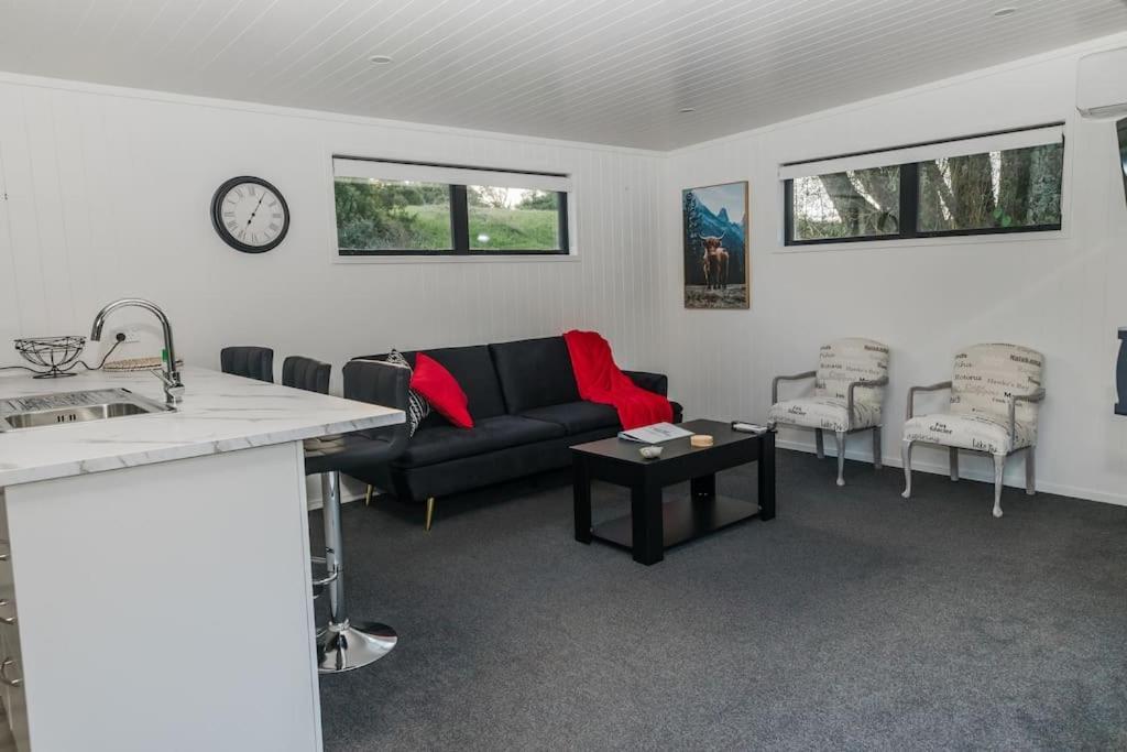 Bombay Hills Modern Retreat Apartment Auckland Exterior photo