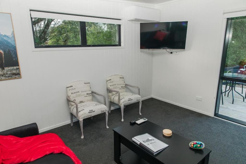 Bombay Hills Modern Retreat Apartment Auckland Exterior photo