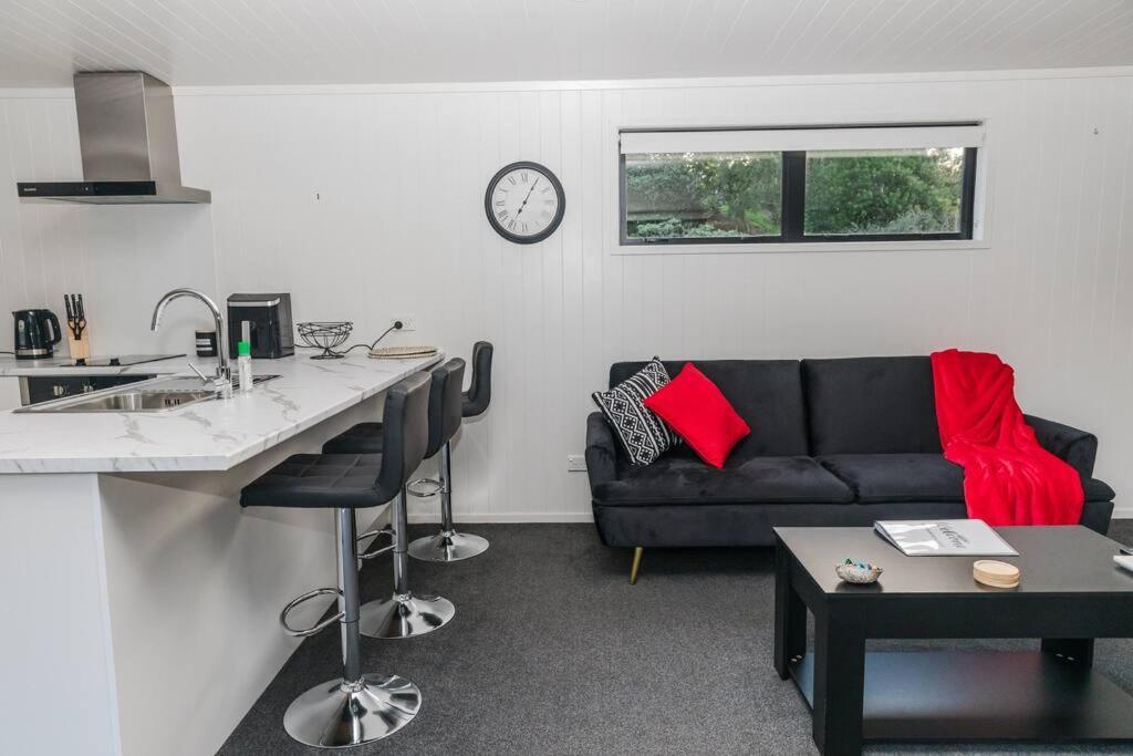 Bombay Hills Modern Retreat Apartment Auckland Exterior photo