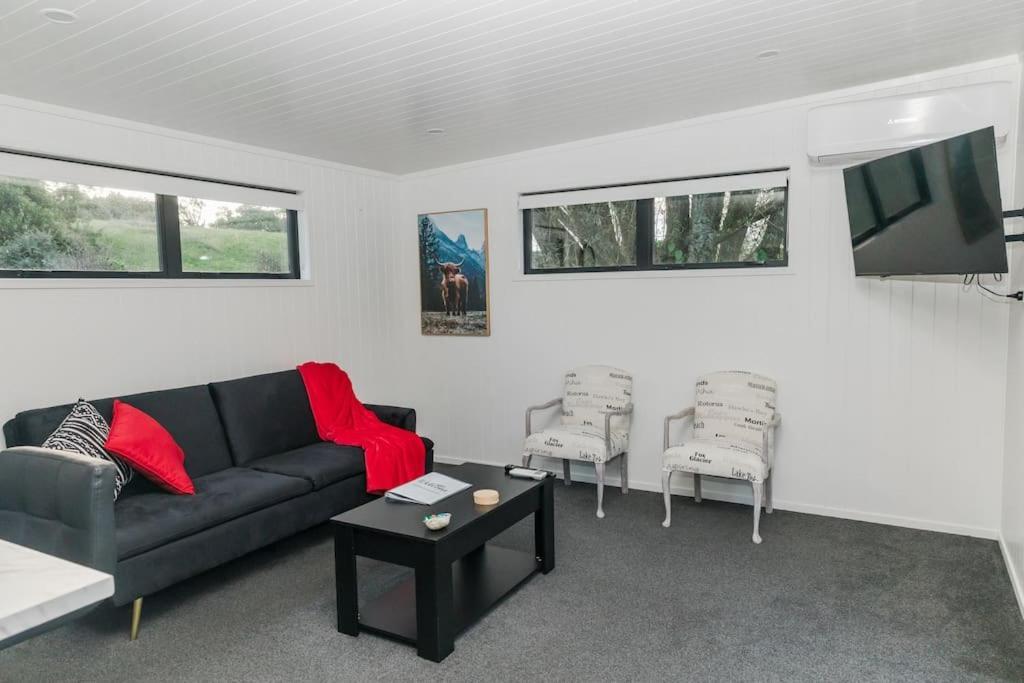 Bombay Hills Modern Retreat Apartment Auckland Exterior photo