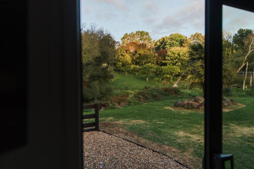 Bombay Hills Modern Retreat Apartment Auckland Exterior photo