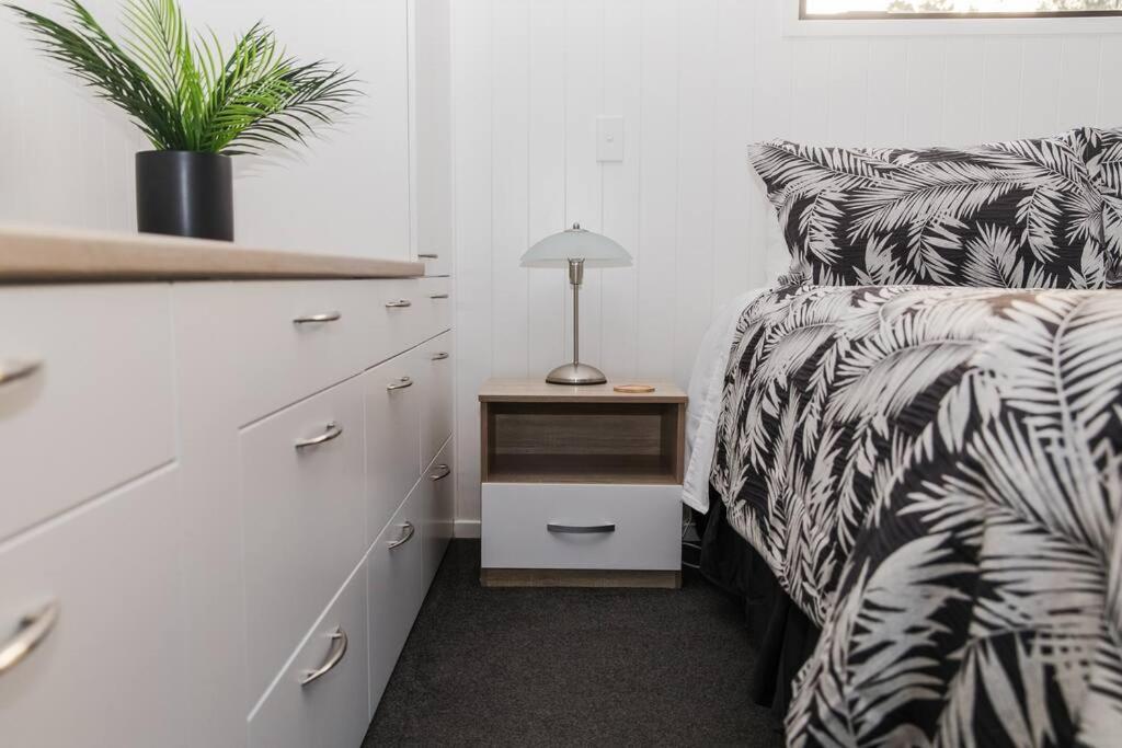 Bombay Hills Modern Retreat Apartment Auckland Exterior photo