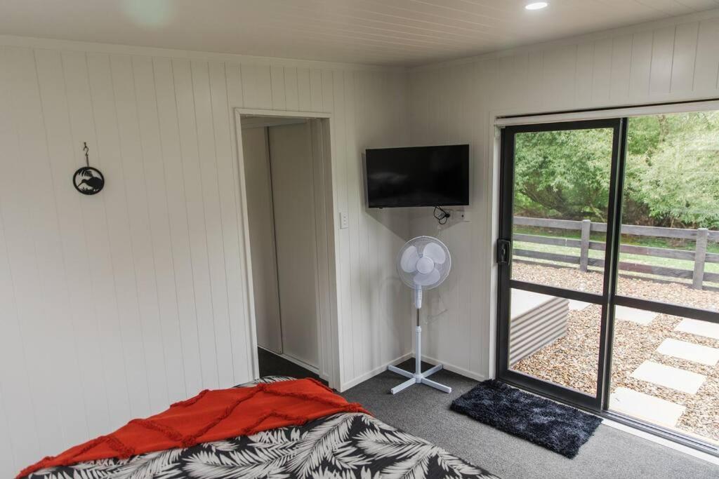 Bombay Hills Modern Retreat Apartment Auckland Exterior photo